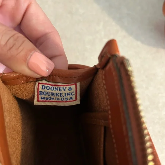 Dooney & Bourke small vintage Crossbody Bag - Picture 3 of 4